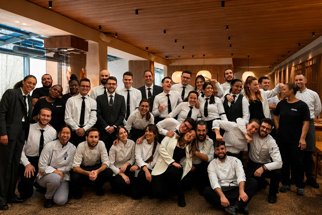 Parte del equipo de 40 personas de Desde 1911