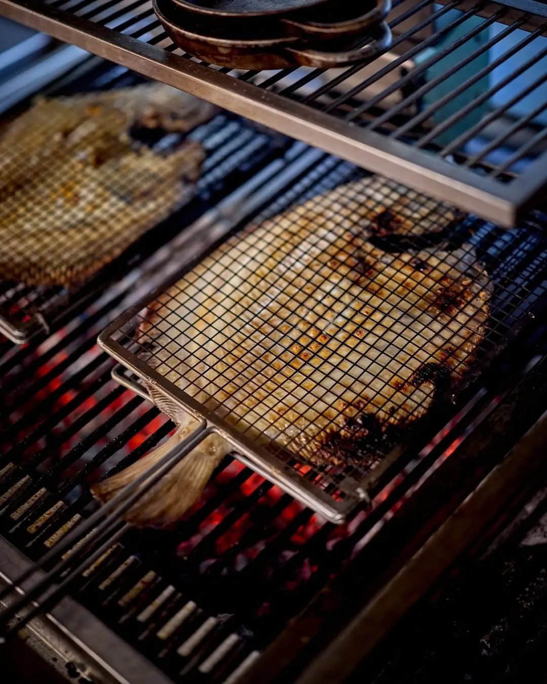 La brasa y el producto del mar
